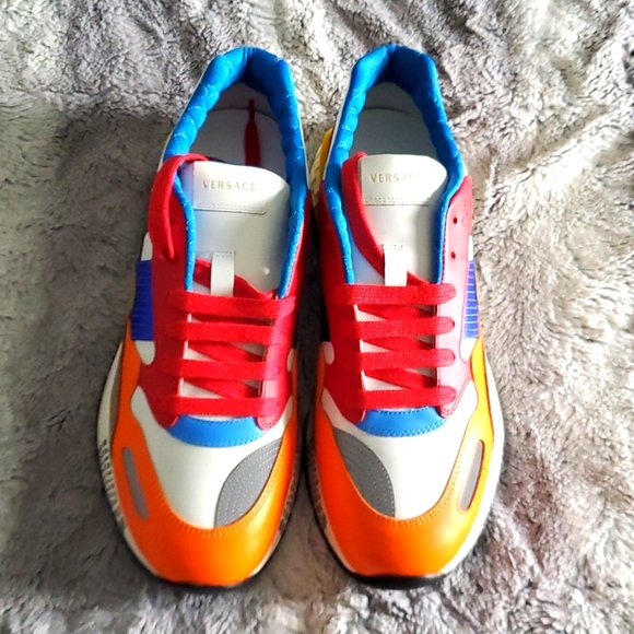 Versace faces - Picture 2 of 7